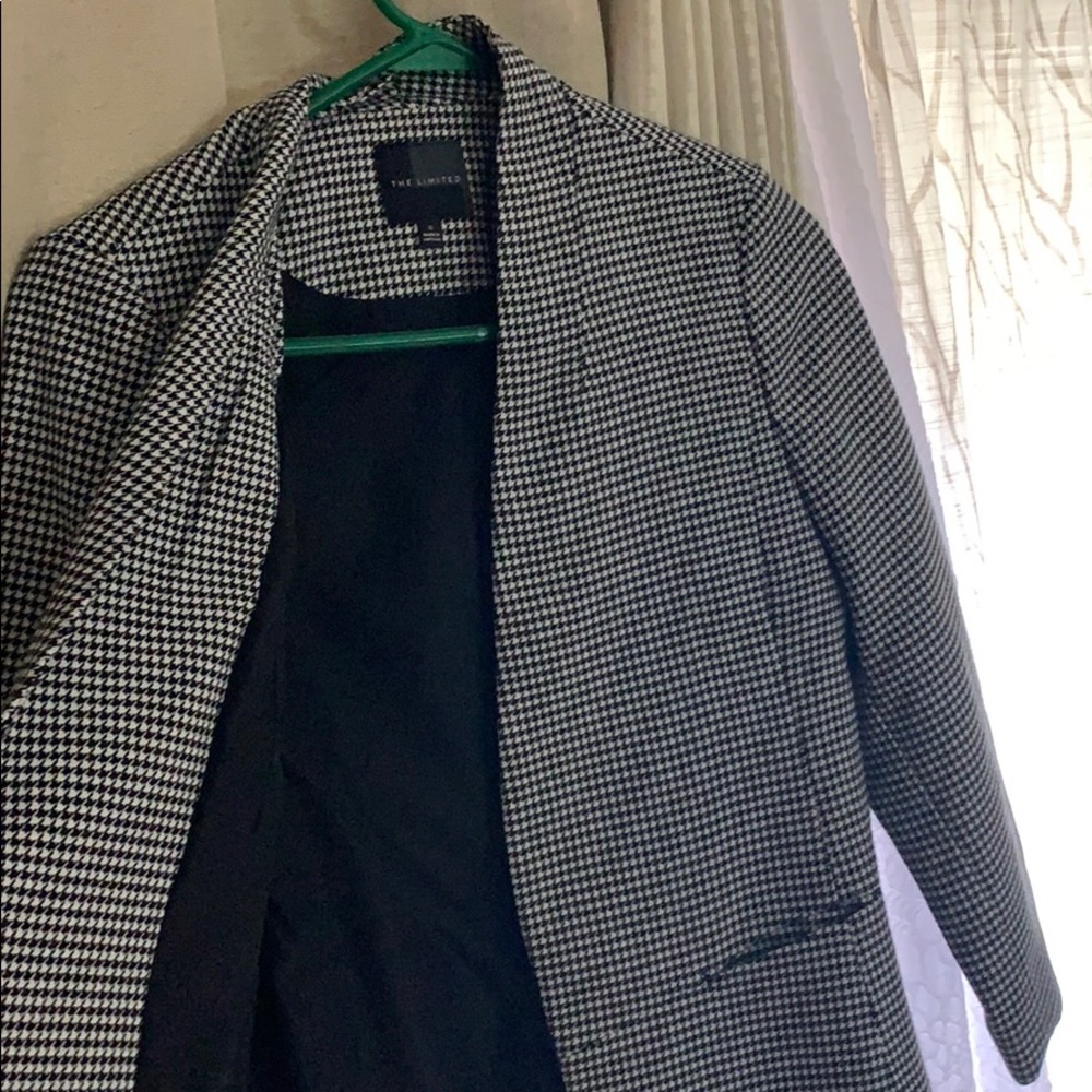 Limited size small jacket. - Picture 3 of 5